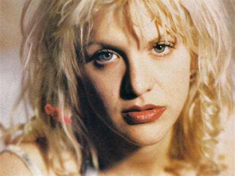 courtney love taylor swift not important